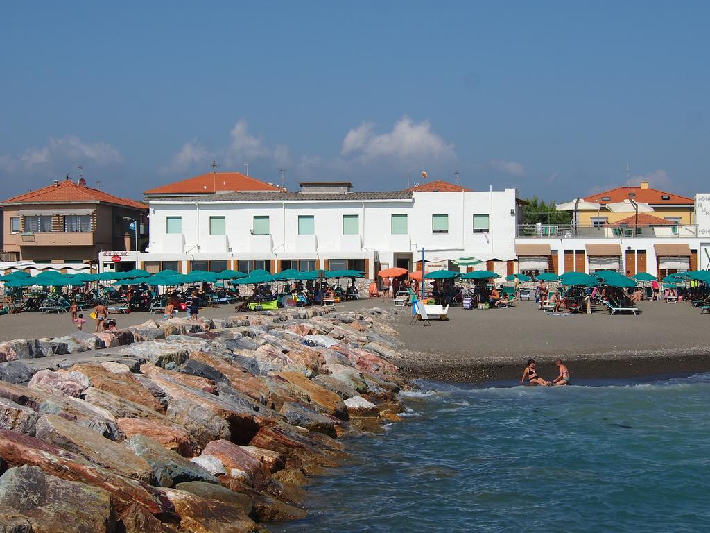 Hotel Aurora Marina di Cecina Εξωτερικό φωτογραφία